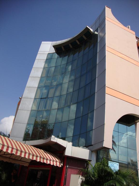 מלון בובנשוואר Bari International מראה חיצוני תמונה